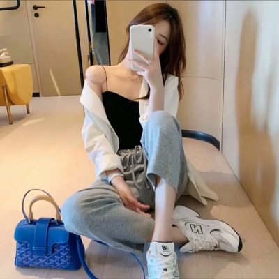 皎若云间月
